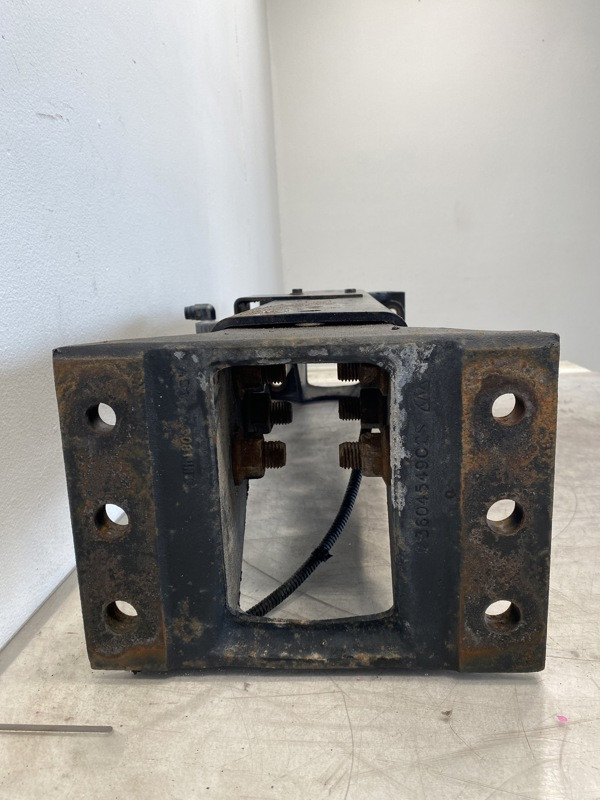 International Frame Crossmember (648-12129)