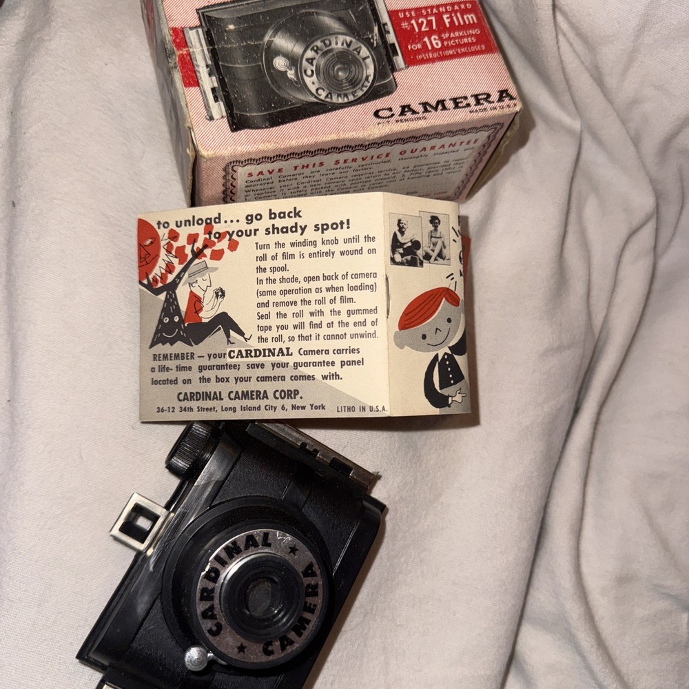 Vintage Cardinal Camera USA (C)