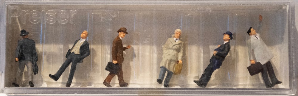 Preiser HO #10381  Businessmen w/Coats pkg(6)