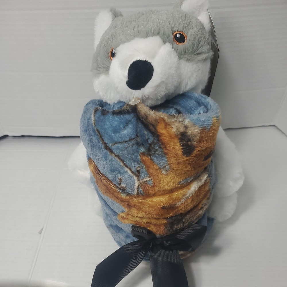 Realtree Edge Plush wolf & Camouflage Throw Set