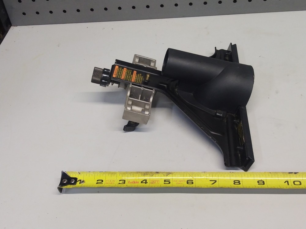 DeWalt DW6913 Universal Edge Guide with Dust Collection