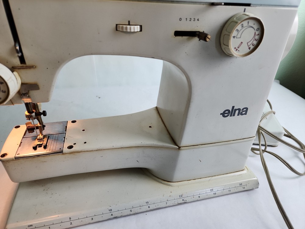 Elna Supermatic Type 62 Sewing Machine Working