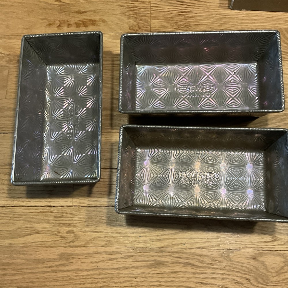 OVENEX Silver Metal Rectangle Loaf Pan Three-Piece Set with Patterned Design