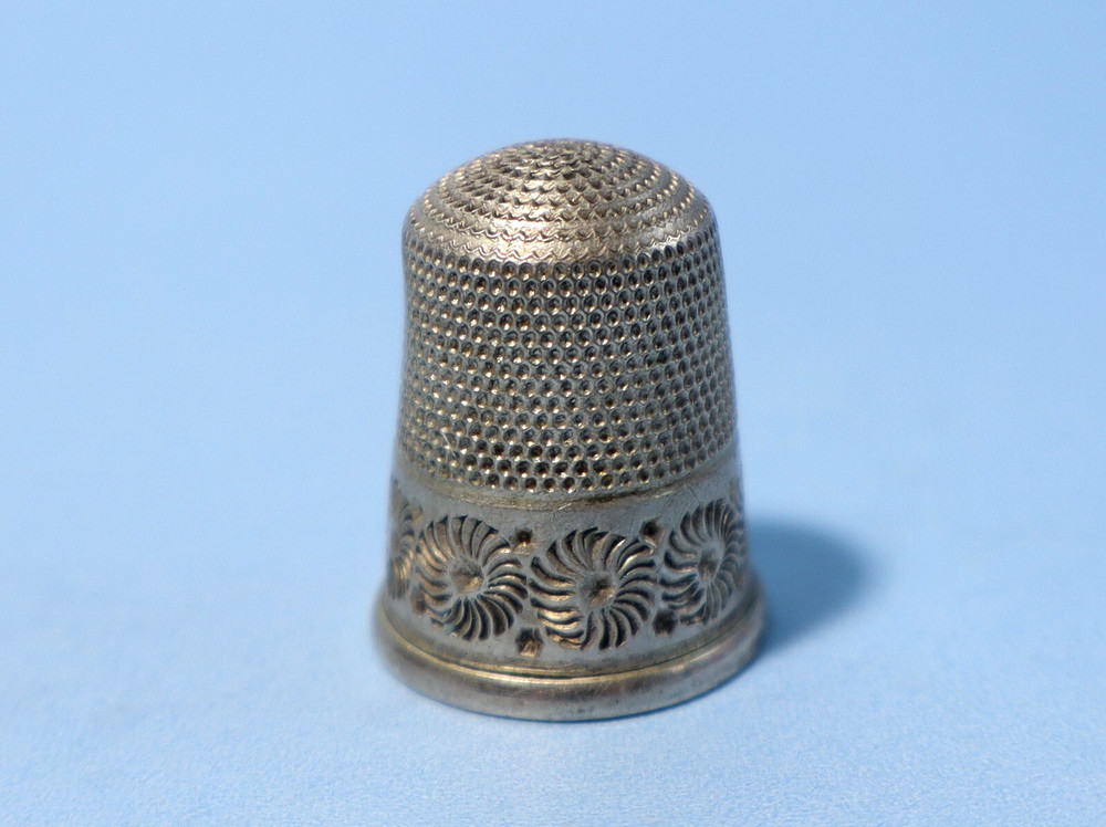 Victorian 1900 Sterling Silver Thimble with Floral Pattern Size 9 #ESK201