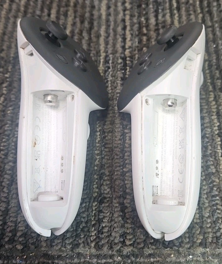 Meta Quest 3 S3A Virtual Reality Headset + 2 Controllers - READ