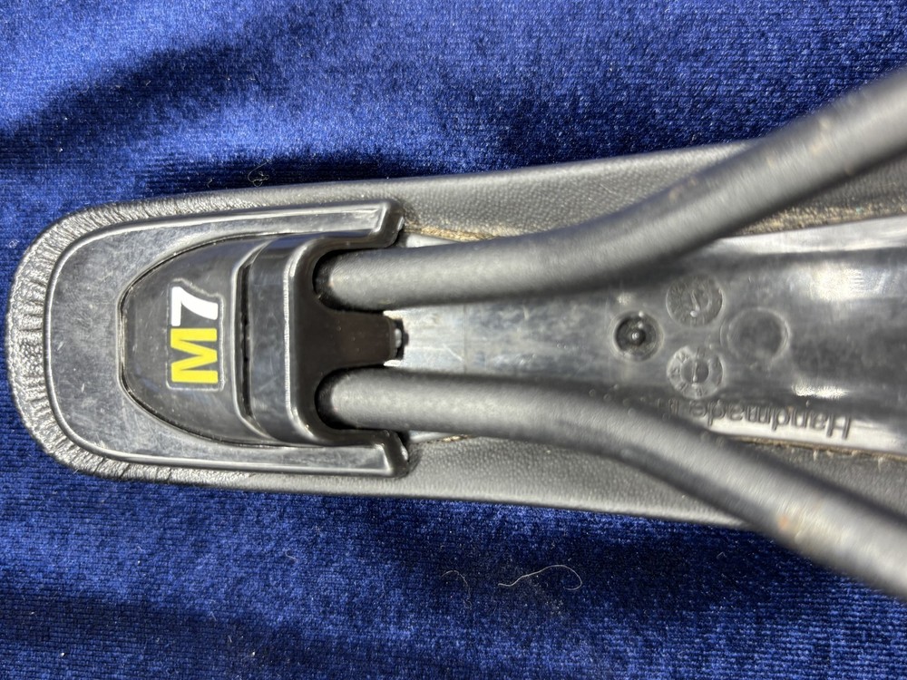 Physics Tundra M7 bicycle saddle