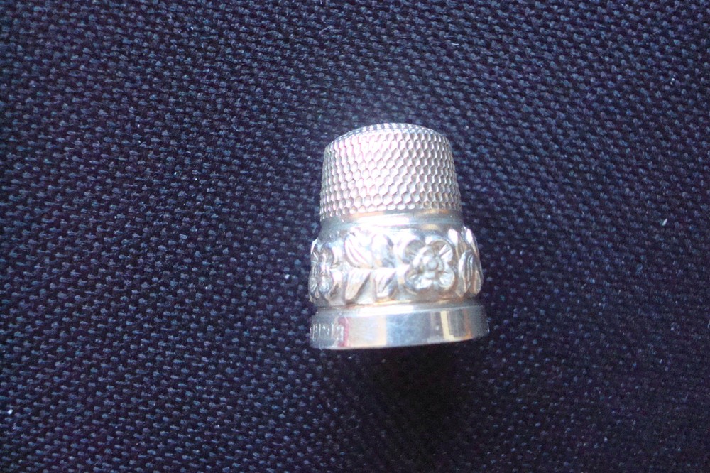 Sterling Silver Engraved Thimble, hallmarked, flowers