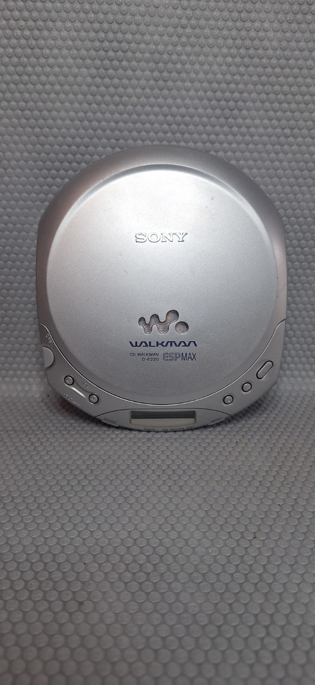 Vintage Sony Portable Walkman CD Player D-E220 ESP Max Silver