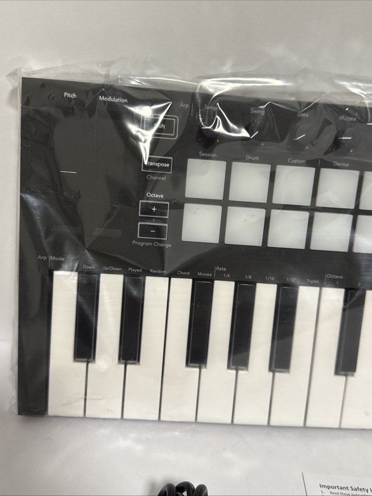 Novation Launchkey Mini Mk3 25 Mini-key Midi Keyboard Controller/Read