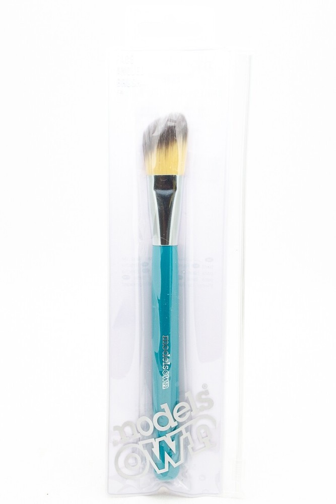 Model’s Own Face Angled Foundation Brush FA