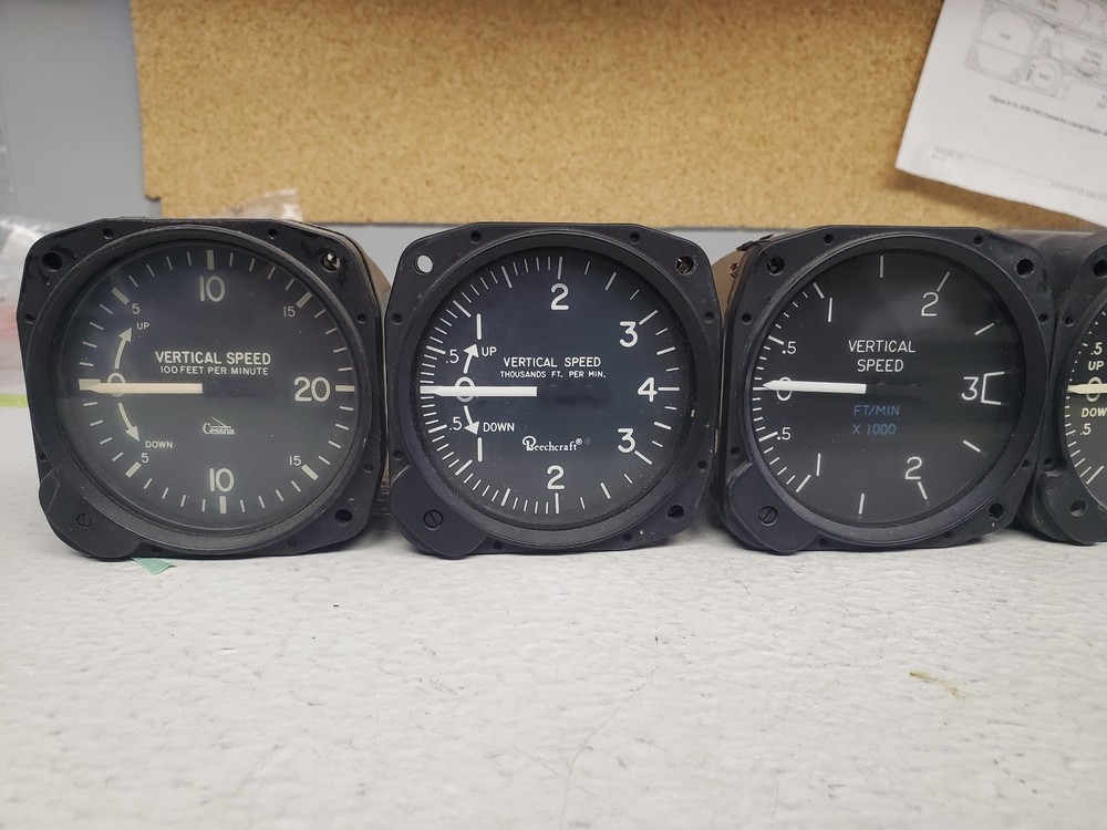 Lot of 6 Vertical Speed Indicators - read description