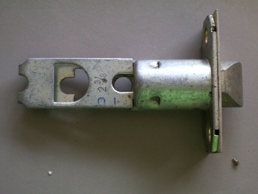 Yale Springlatch -  2 3/8 backset