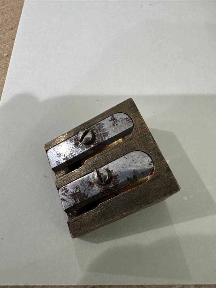 GERMAN WW2 SOLDIER METAL BRASS PENCIL SHARPENER