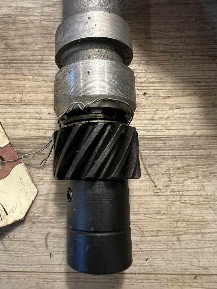 Volvo Penta Chevy 4.3 v6 marine engine distributor