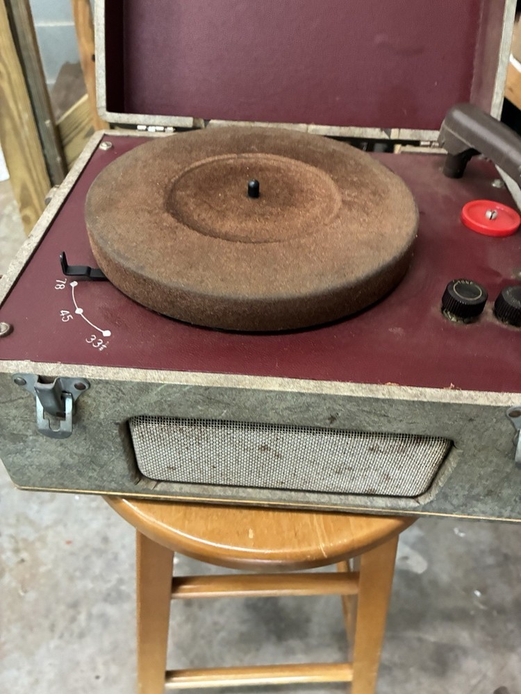 Vintage Silvertone Suitcase Record Player Phonograph