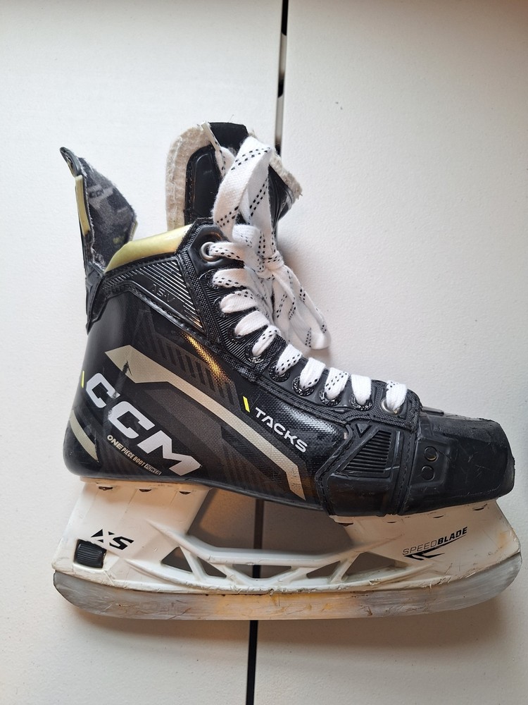 CCM Super Tacks AS-V Skates Intermediate 6