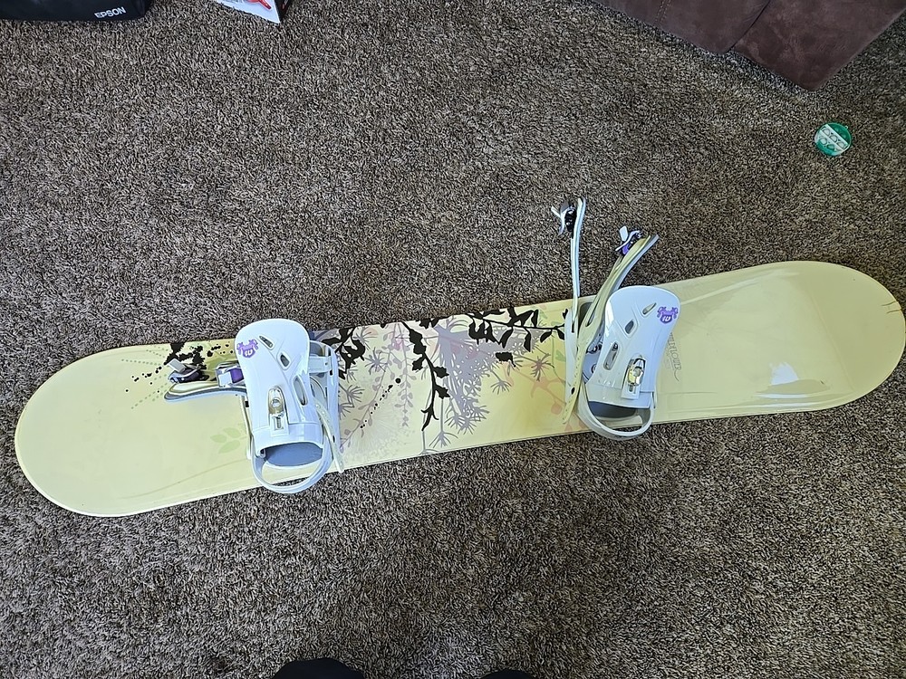 MORROW WILDFLOWER 53 SNOWBOARD WITH BINDINGS