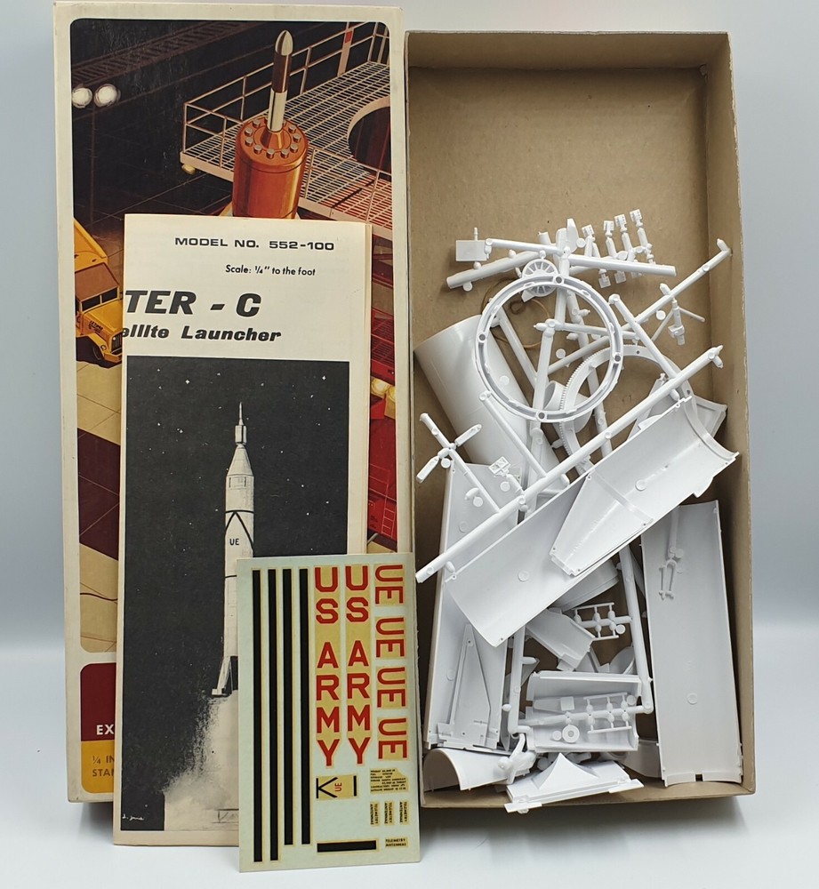 SPACE : JUPITER C EXPLORER SATELLITE LAUNCH VEHICLE MODEL KIT BY HAWK IN 1966