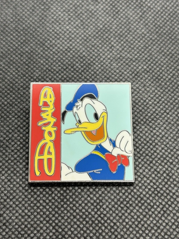 Beautiful Donald Duck Pin !!!!!!