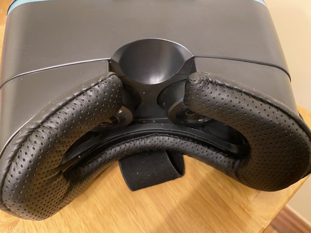 Utopia 360 Virtual Reality 3D VR Headset w Bluetooth remote Controller