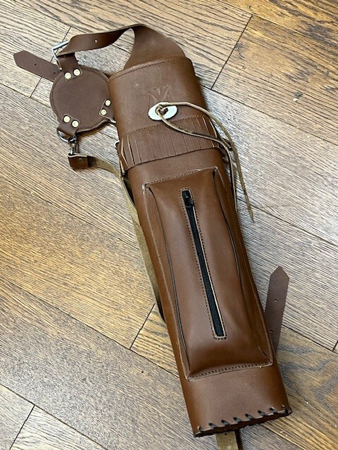 Leather BACK QUIVER RH 3 strap adjustment