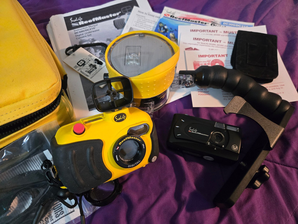 SeaLife ReefMaster Underwater Camera Case & External Flash & Soft Carry Bag