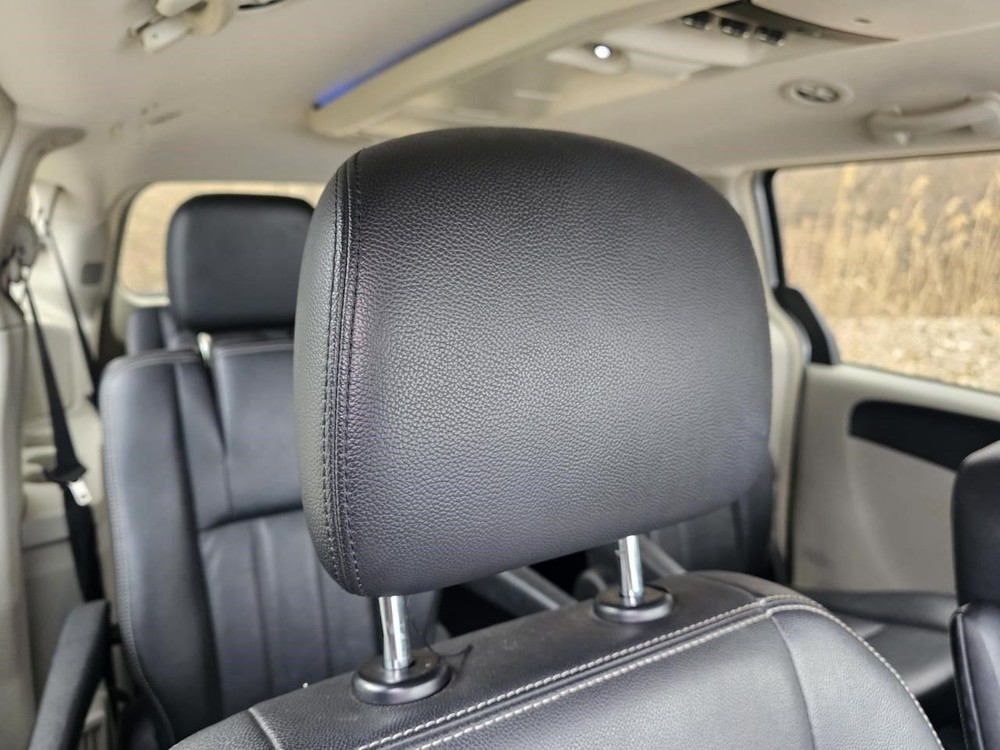 TOWN COUN 2012 Headrest 2440899