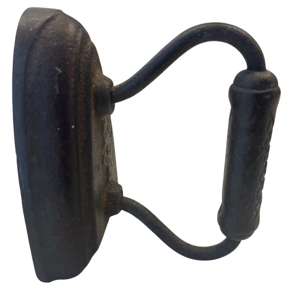 Antique Cast Iron Sad Iron B&CO #5