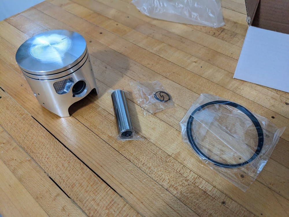1983-1985 Kawasaki KDX200 piston