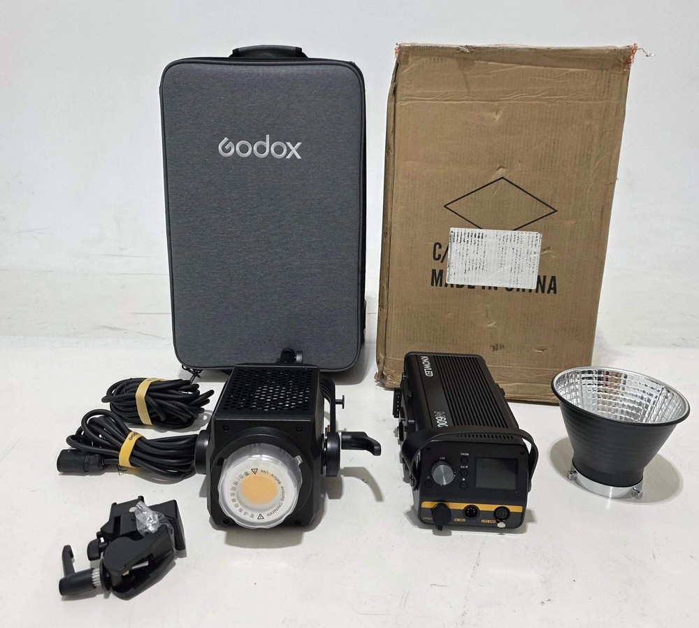 * OPEN BOX GOOD * Godox Knowled M600D Daylight LED Light