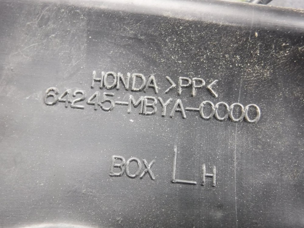 99 Honda Valkyrie 1500 GL1500 CF Left Speaker & Box 668