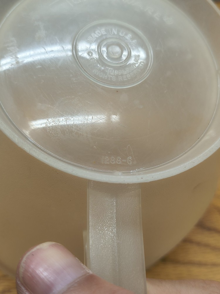TUPPERWARE 4 Cup Mixing Measure Pitcher #1288-6