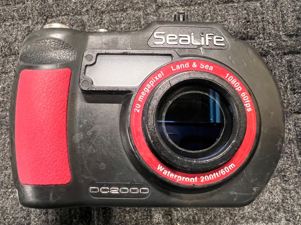 SeaLife DC2000 Digital Underwater Camera and Housing
