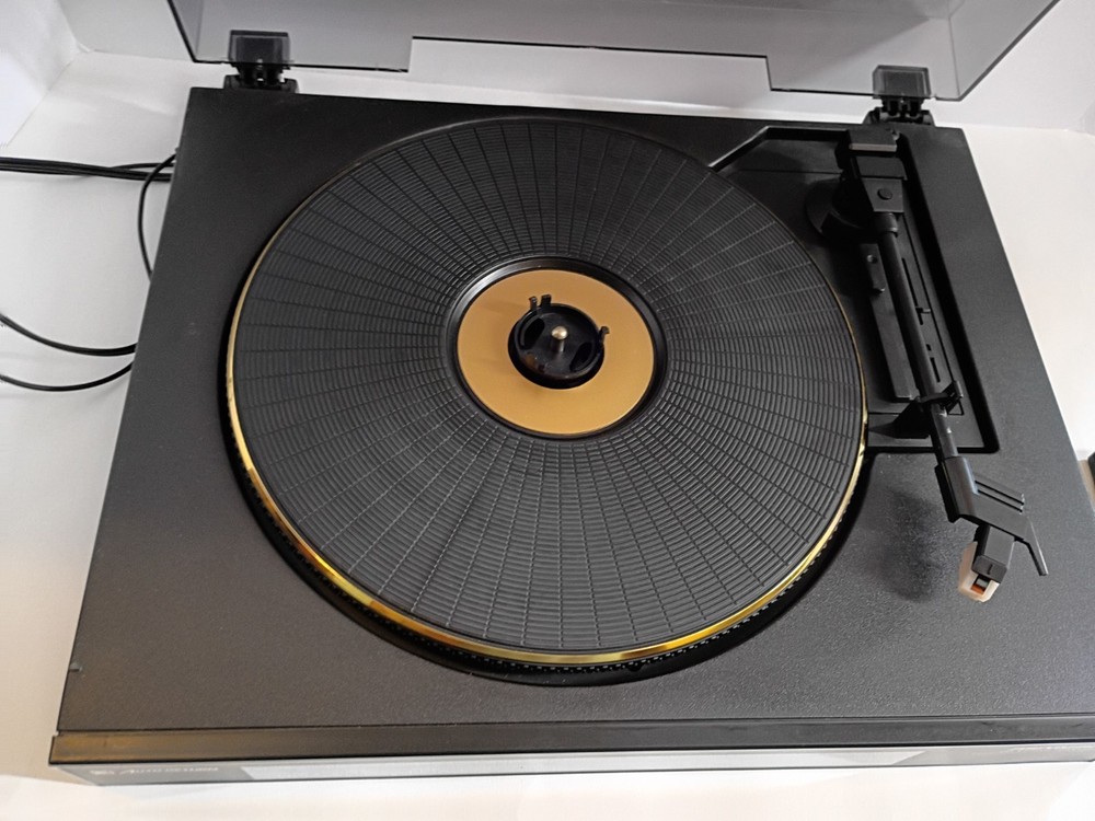 Soundsign Music Record Player 0976C Turntable Auto Return Untested