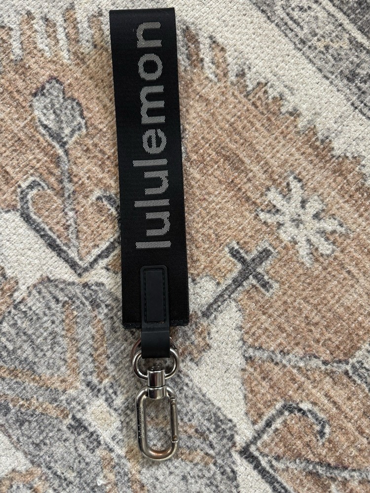 Lululemon black white Never Lost Keychain