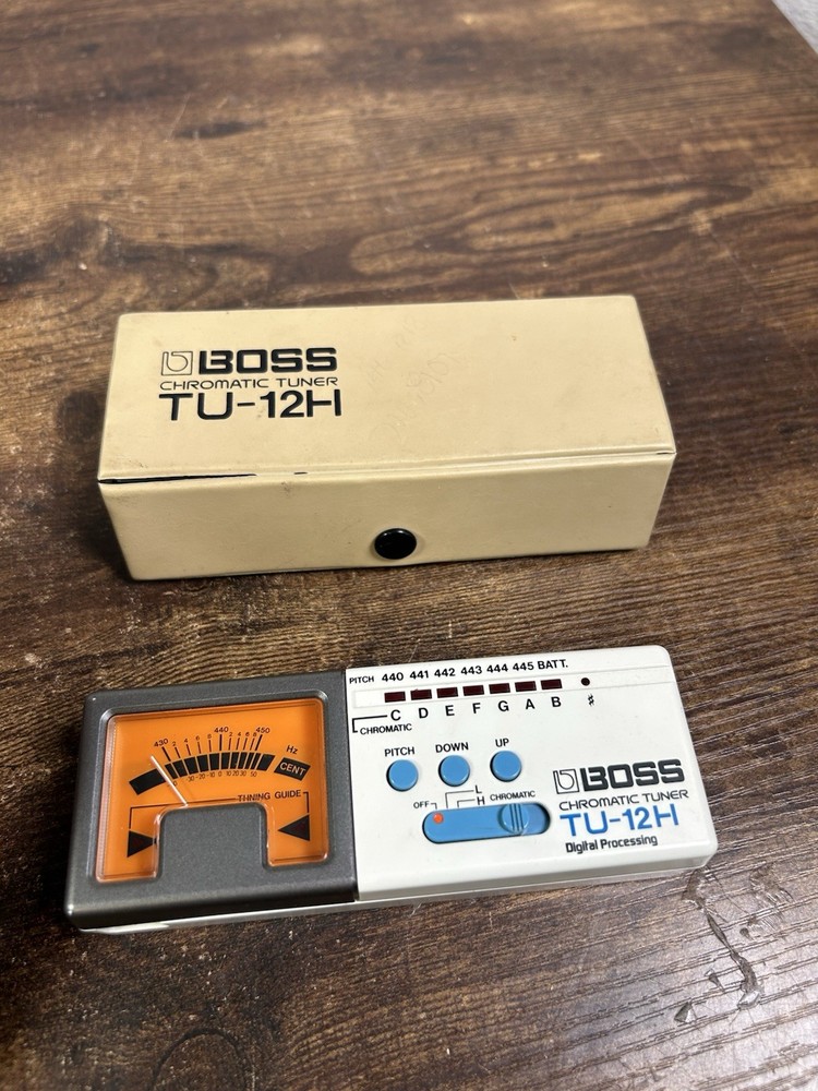 BOSS TU-12H Chromatic Tuner & Analog Meter ~ Digital Processing ~ Case