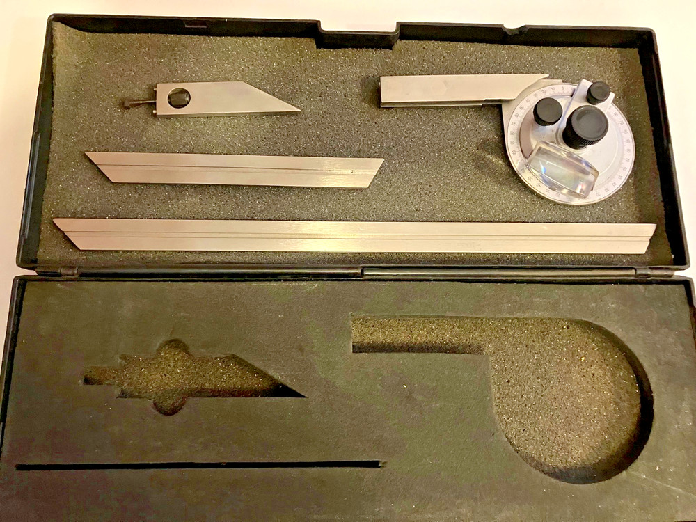 Preowned Universal Bevel Protractor Complete.  In very nice condition. see note!