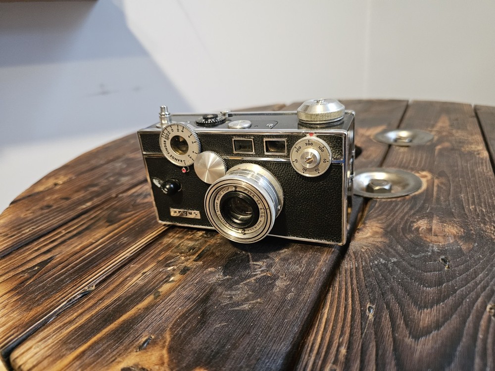 Vintage Argus C-3 35mm Rangefinder Camera w/ Leather Case