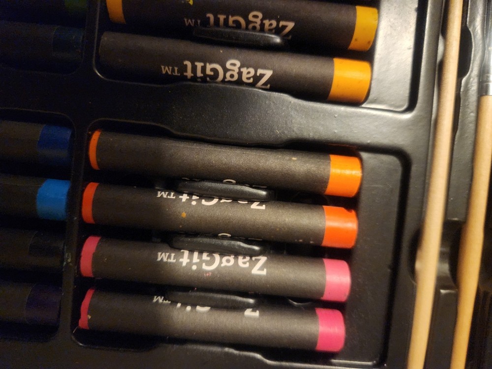 ZagGit Deluxe 143 Pieces With Case