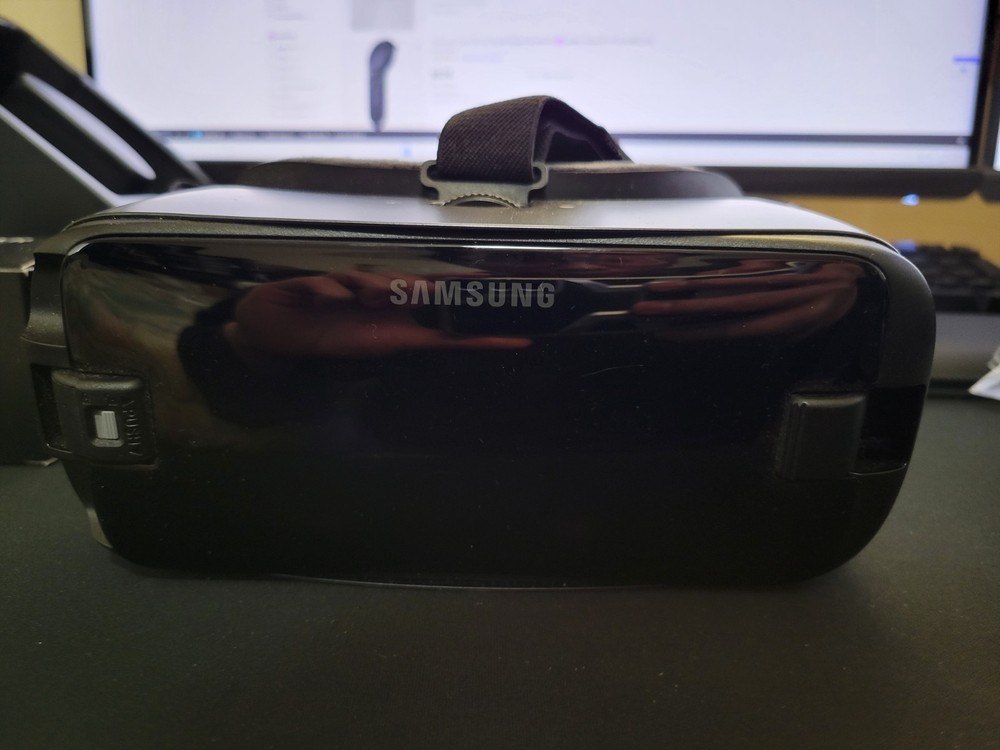 Samsung SMR324 Gear VR with Controller - Black