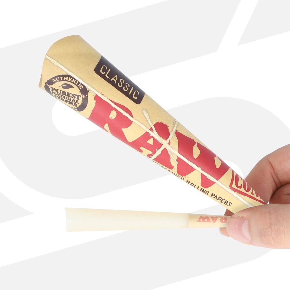 RAW Pre-Rolled Cones 1 1/4 6 Cones per Pack | 32 Packs per Display