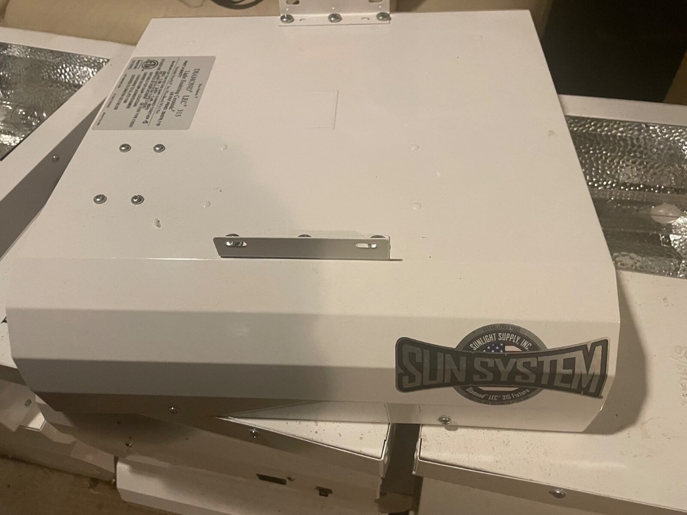 SUN SYSTEM LEC 315 LEC GROW LIGHT -used