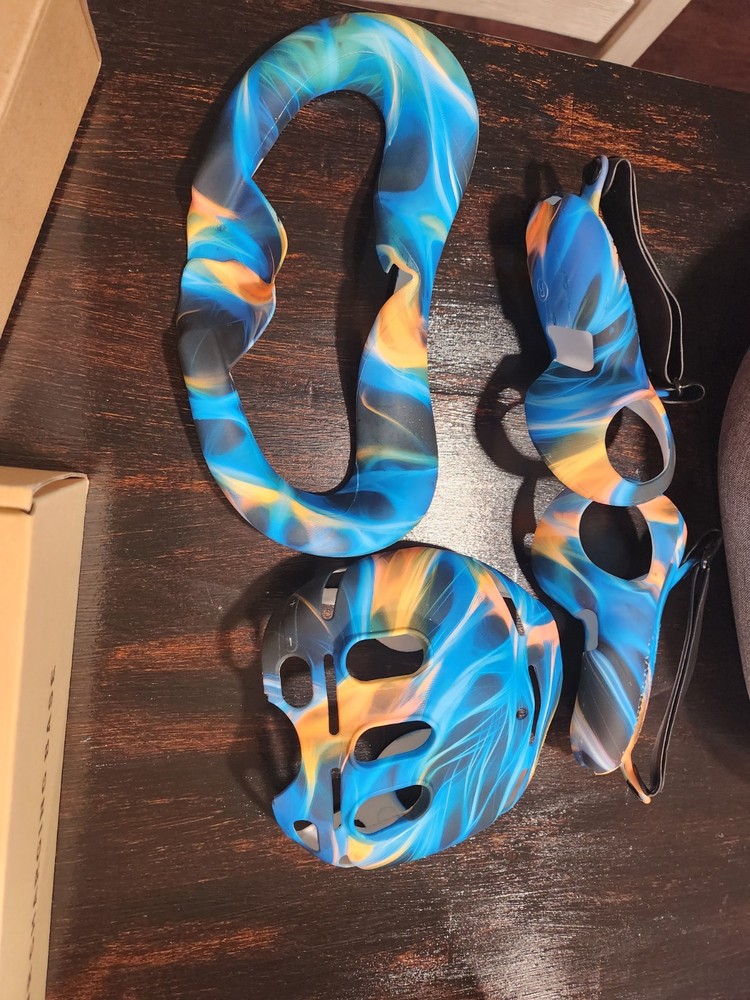 Oculus 3 Accessory Set: Case, Skins, And Charger Base