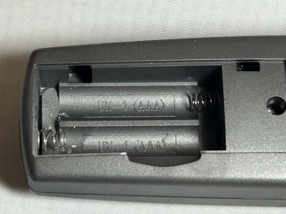 Targus PAUM30 Notebook Wireless Presenter Remote Control w/ Laser Pointer Gray