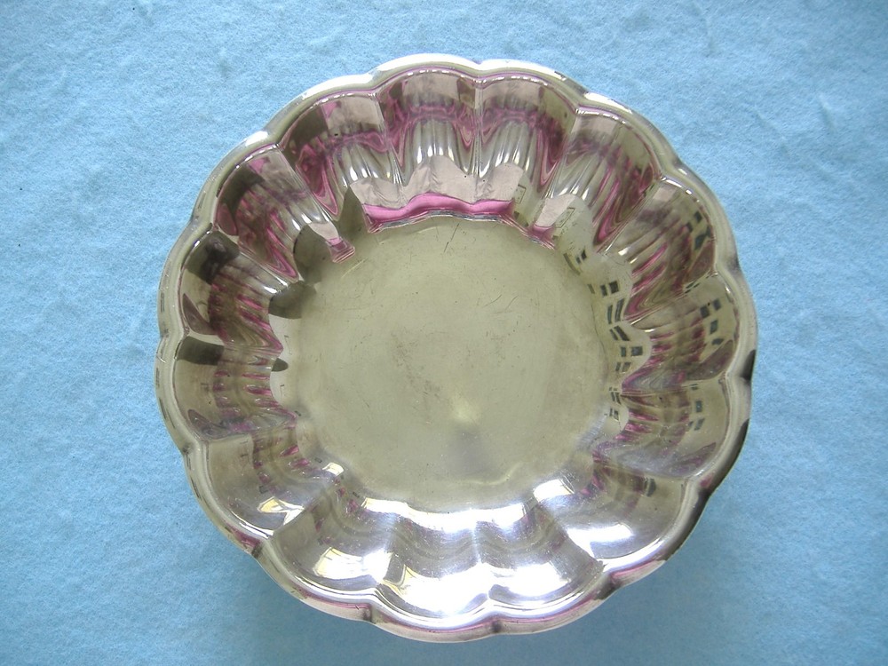 VINTAGE REED & BARTON SILVERPLATE BON BON SERVING BOWL-HOLIDAY PATTERN