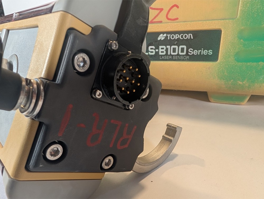 TOPCON LS-B100 LASER LEVEL RECEIVER,BACKHOE,DOZER,TRIMBLE,SPECTRA,APACHE,SENSOR