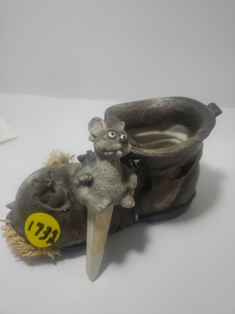 DECORATIVE PLANTER WORN LEATHER BOOT Appearance WITH MICE PEEKING OUT