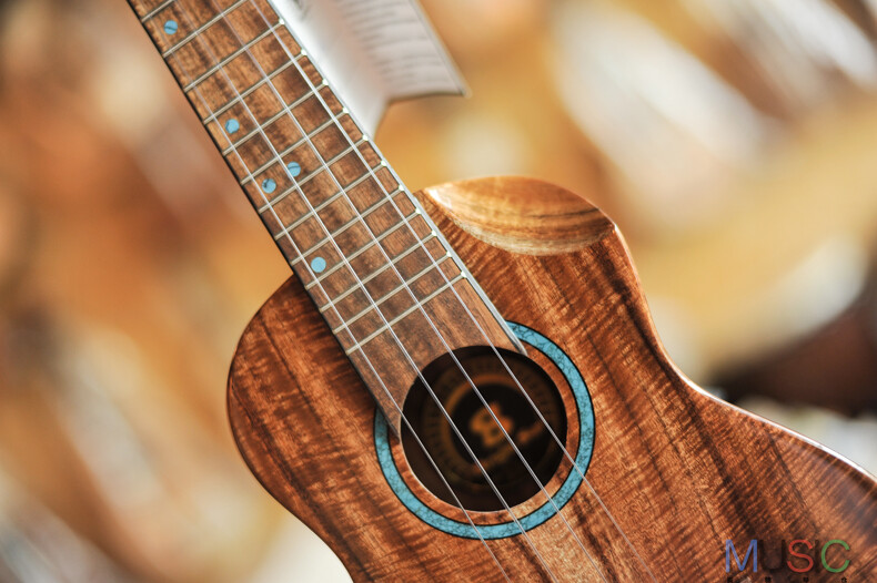 Bright Sun Solid Koa Cutaway Tenor Ukulele (Blue Stone Inlay)