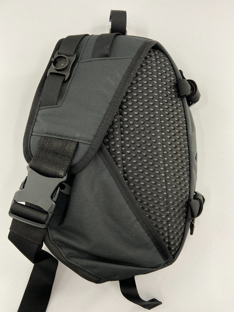 Dakine Hydration Over Shoulder Bag- Black