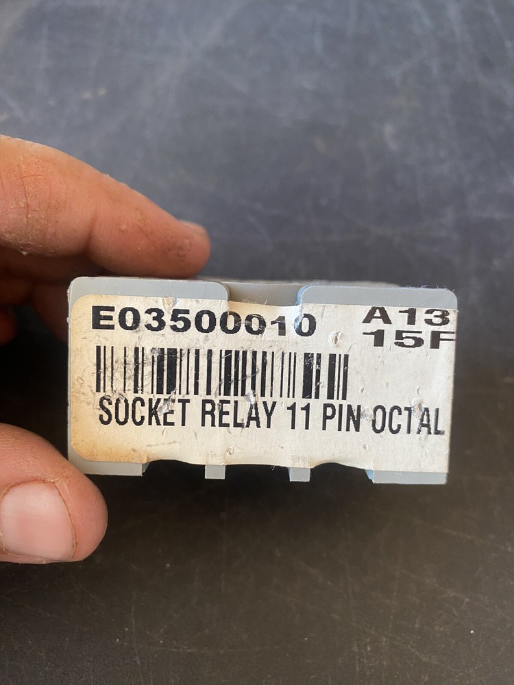 (IB22) 93902 IDEC Socket Relay 11 Pin